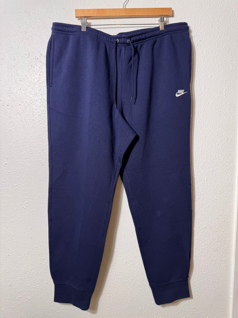 NWT Nike Standard Fit Taper Leg Sweatpants